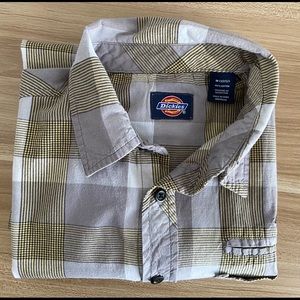 Boy’s Dickies Plaid short sleeve shirt M(10-12)